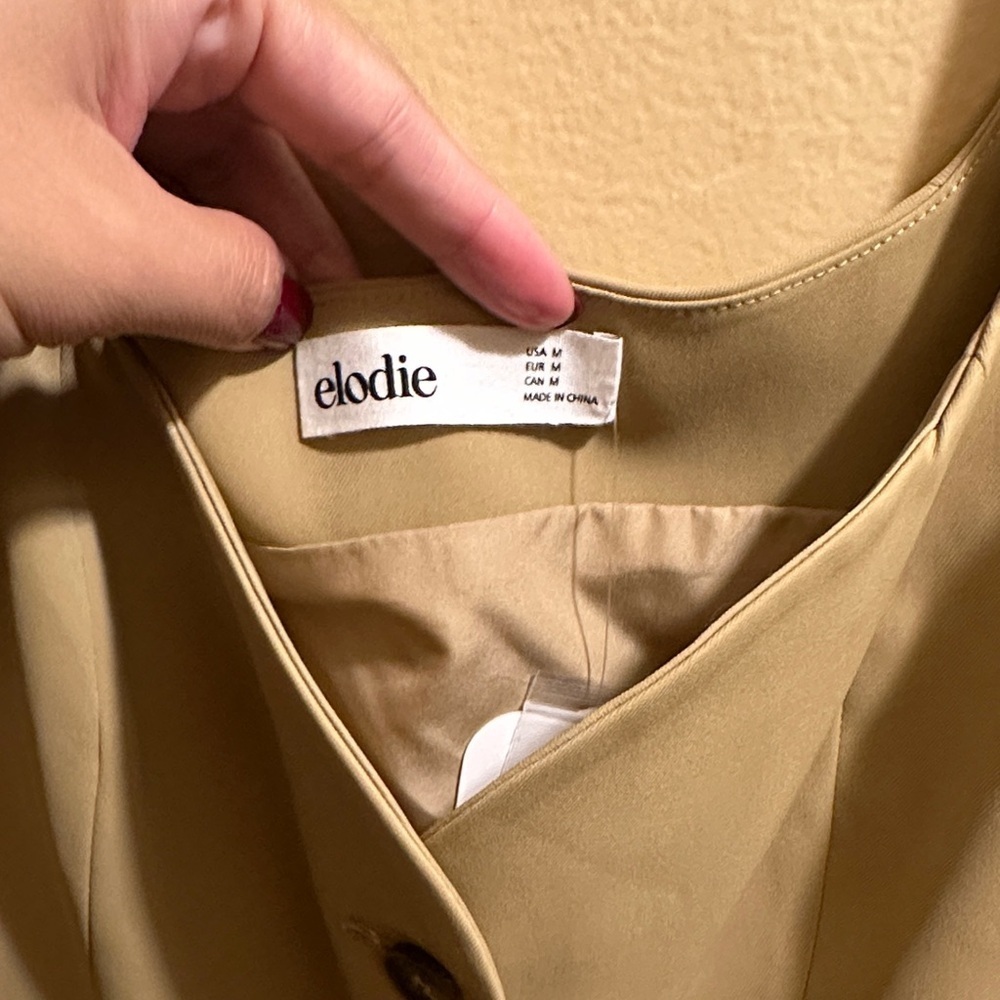 Elodie Beige Buttoned Crop Top - Picture 2 of 4